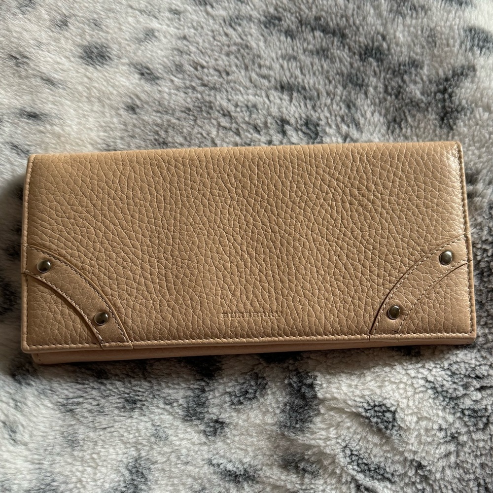 Burberry cream/tan wallet EUC